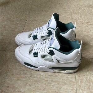 Oxidized Green Jordan 4